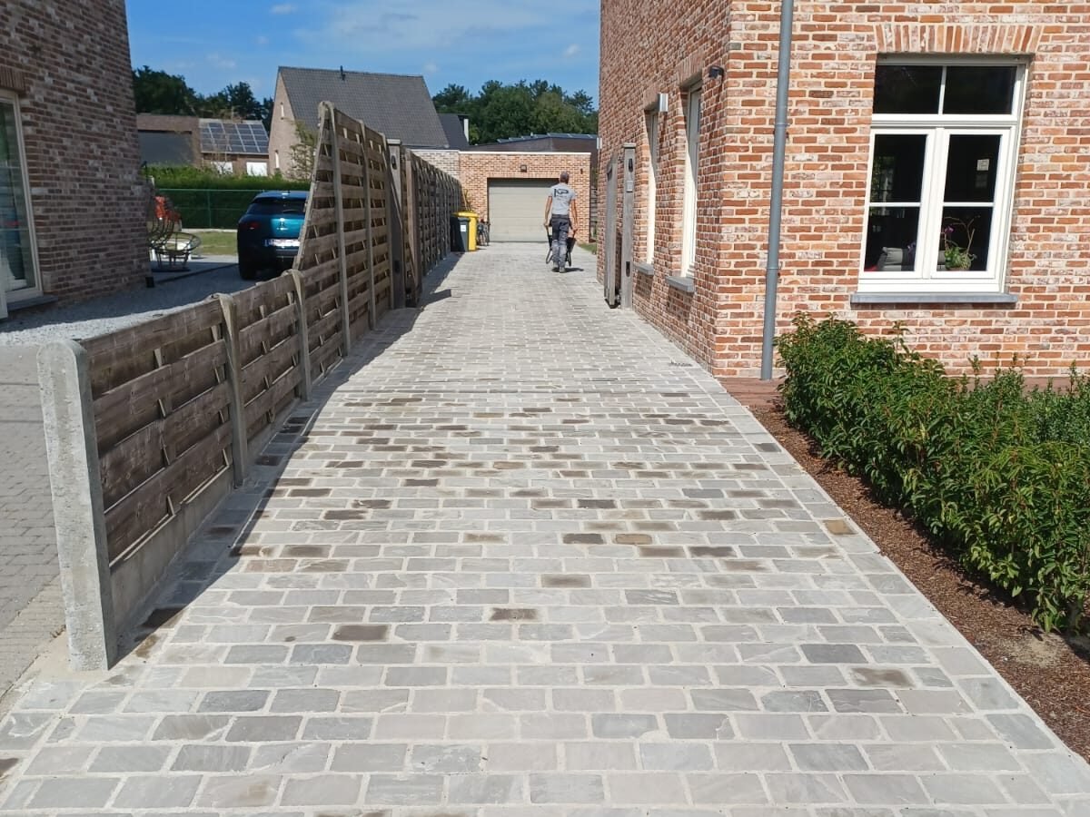 oprit in natuursteen
